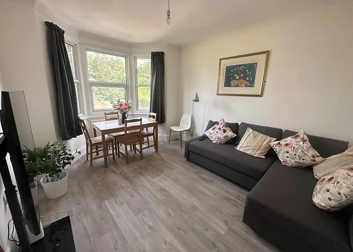 Modern 2 Bedroom Flat, Se6