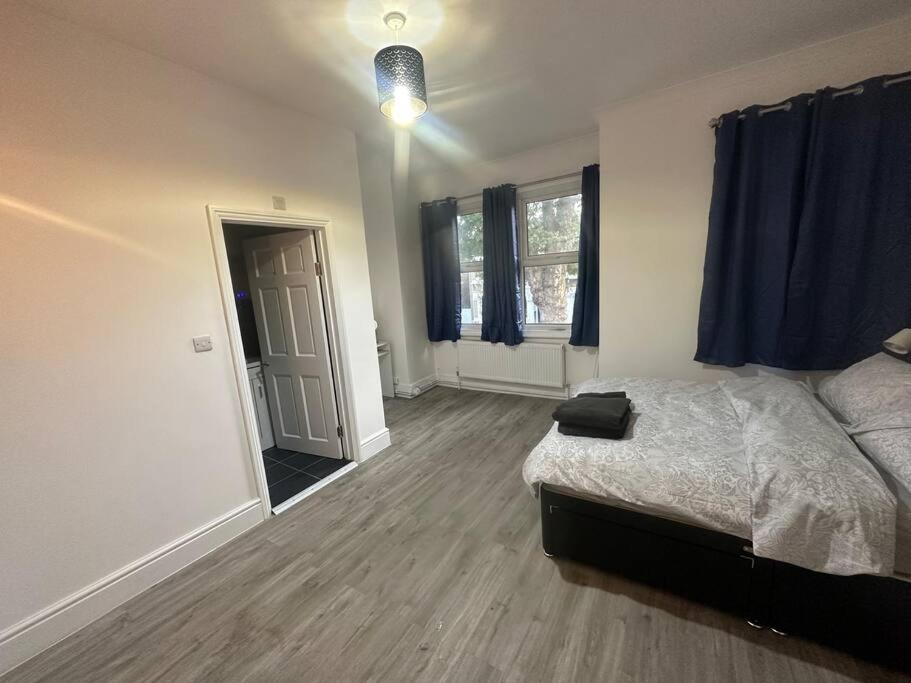 Modern 2 Bedroom Flat, Se6 Appartamento