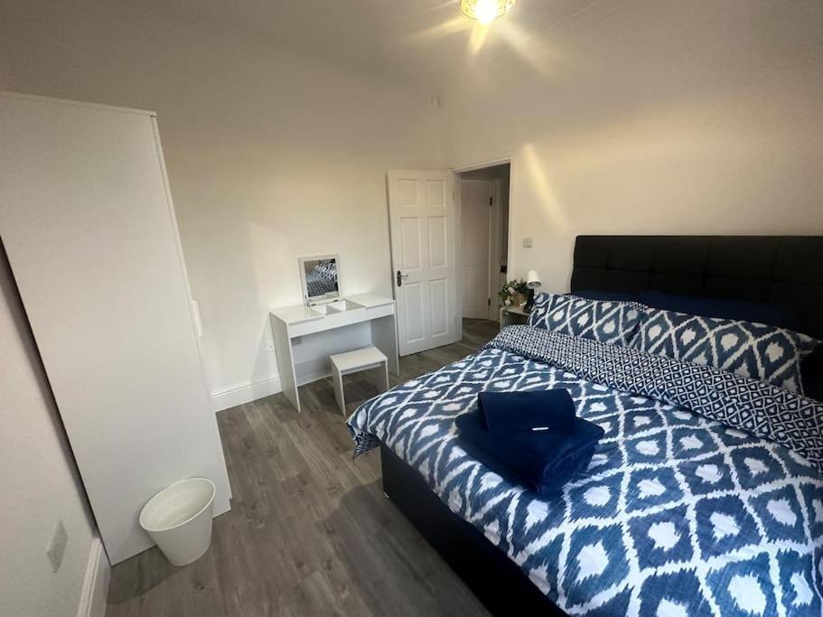 Modern 2 Bedroom Flat, Se6 Appartamento