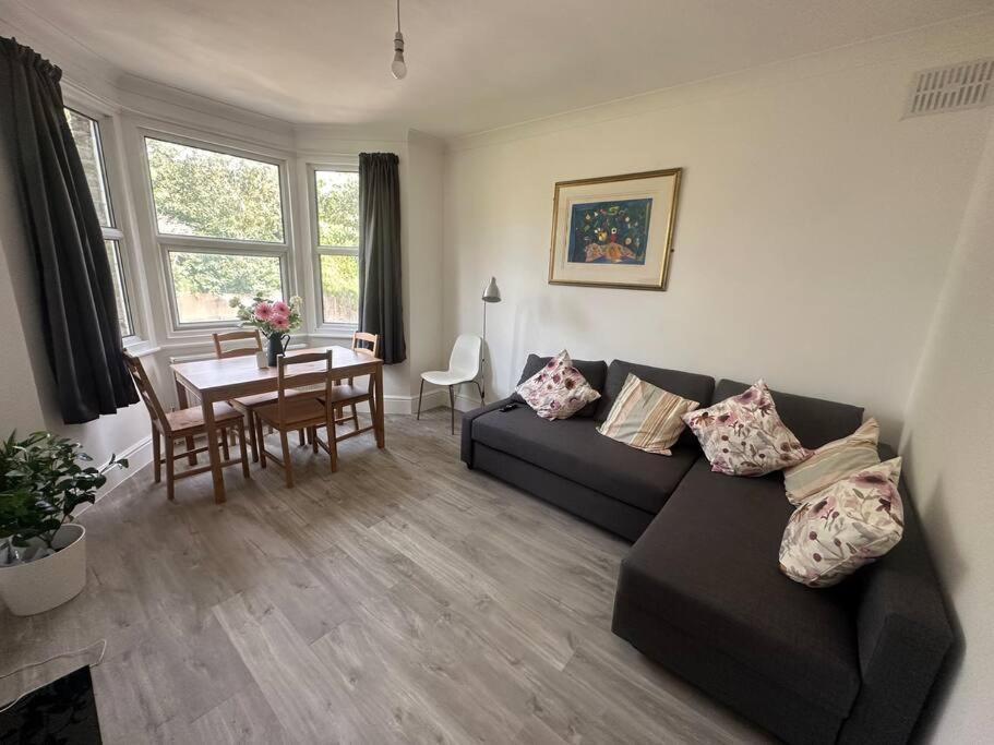 Modern 2 Bedroom Flat, Se6