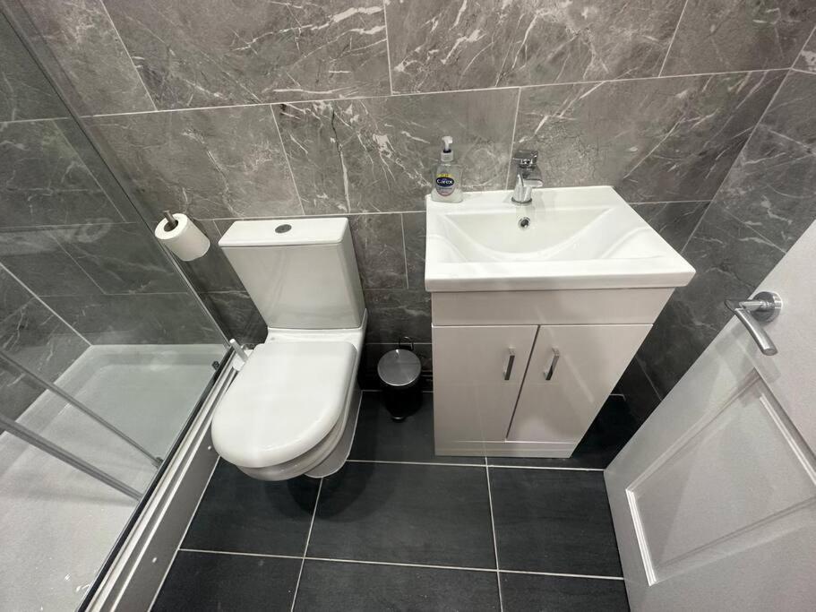 Modern 2 Bedroom Flat, Se6 Appartamento
