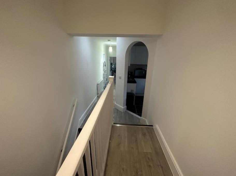 Modern 2 Bedroom Flat, Se6 Appartamento